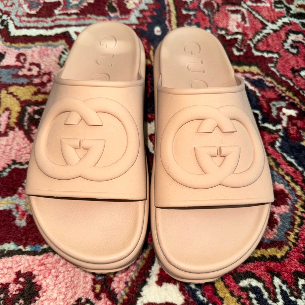 Gucci Women's beige Slide Sandals
